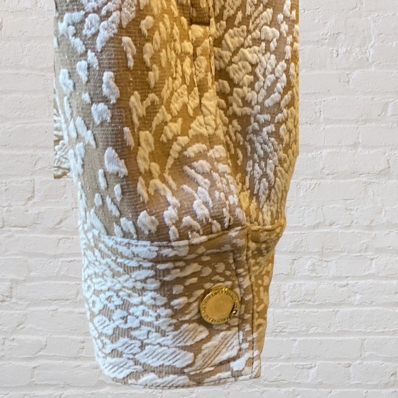 ISSAC MIZRAHI  ~ Animal Print Snap Front Jacket Tan w/White Print - Picture 5 of 9